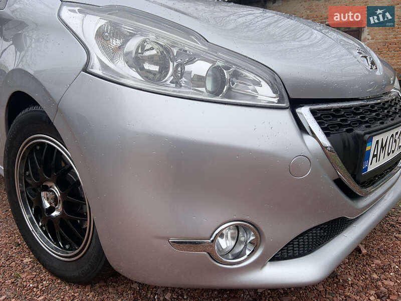 Хэтчбек Peugeot 208 2013 в Овруче