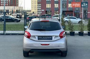 Хэтчбек Peugeot 208 2015 в 