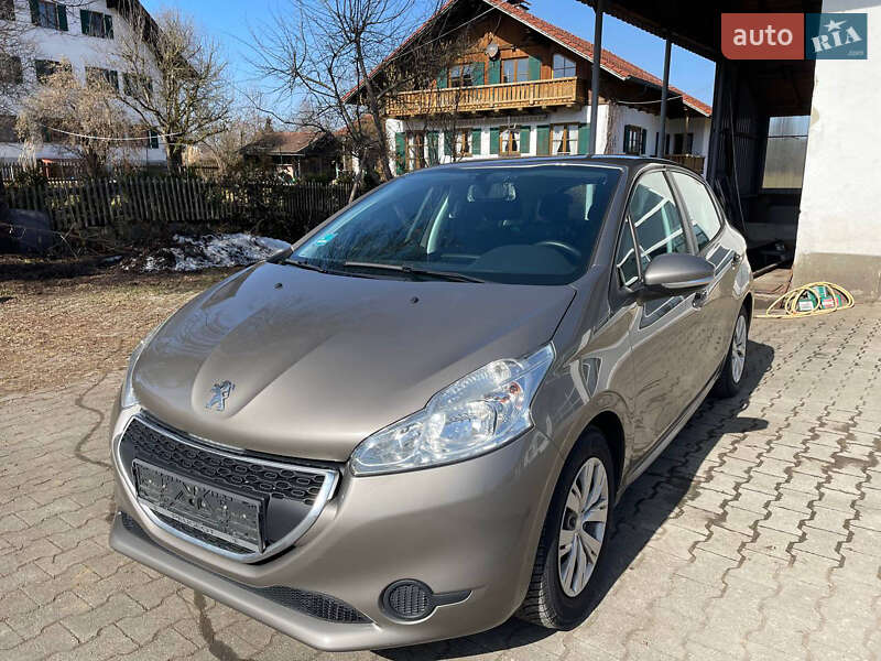Peugeot 208 2012