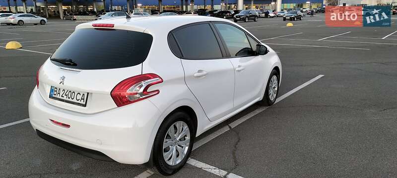 Хетчбек Peugeot 208 2015 в Києві