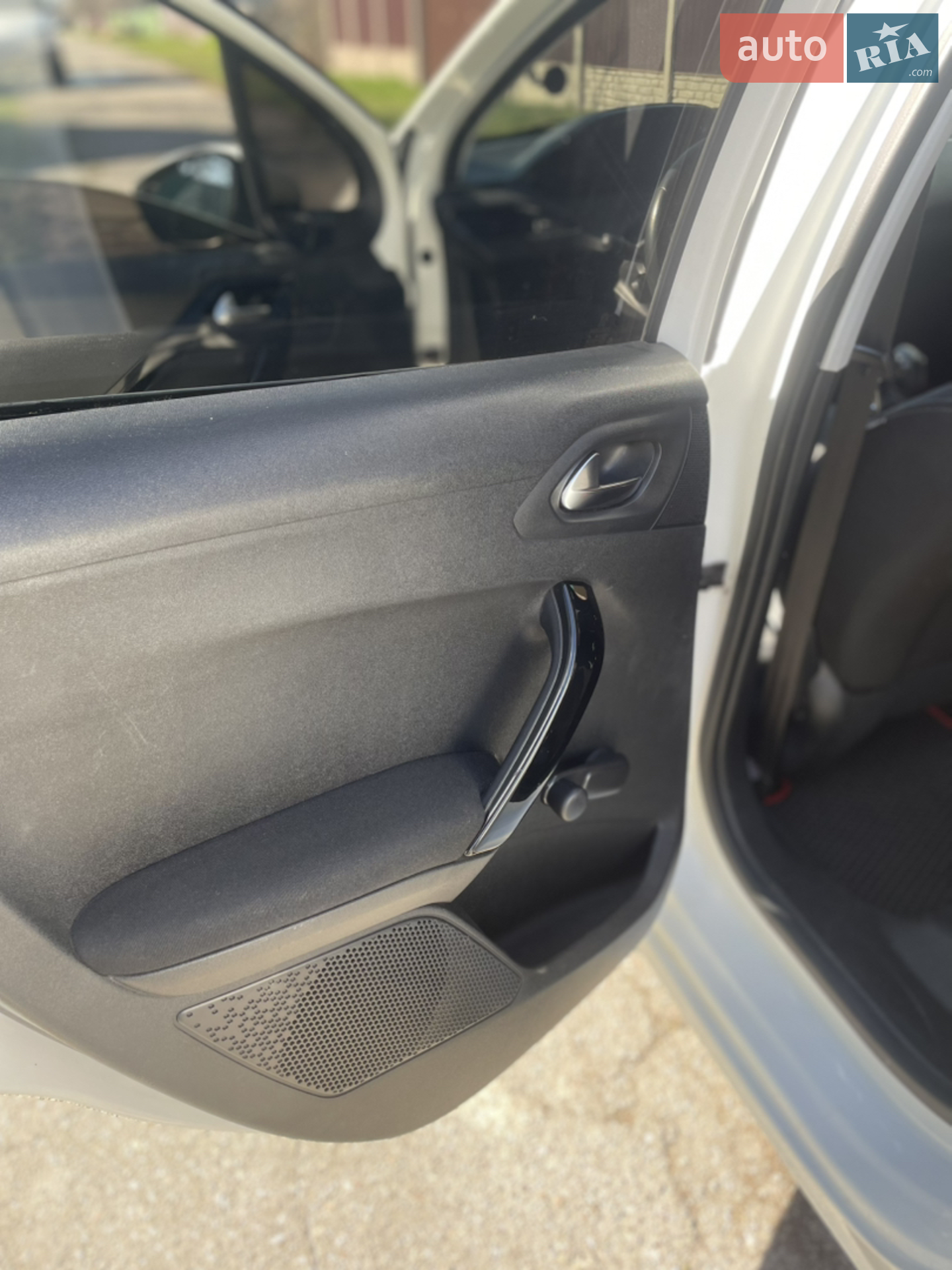 2014 Peugeot 208 - мініатюра 16