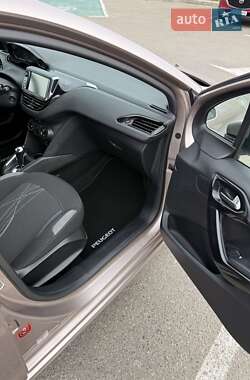 Хетчбек Peugeot 208 2015 в 