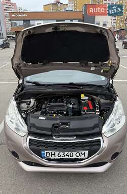 Хетчбек Peugeot 208 2015 в 