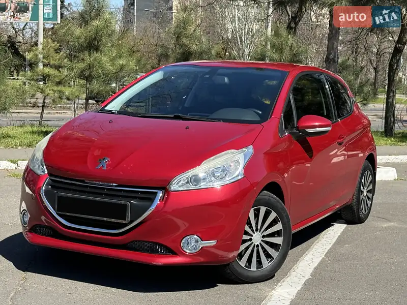 Хэтчбек Peugeot 208 2014 в 
