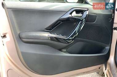 Хетчбек Peugeot 208 2013 в 