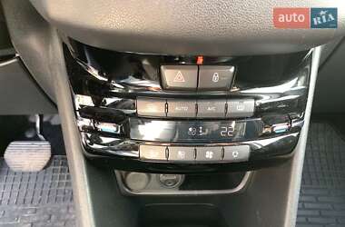 Хетчбек Peugeot 208 2013 в 