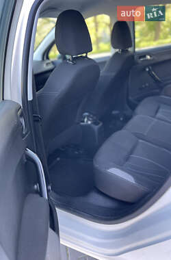 Хэтчбек Peugeot 208 2013 в 