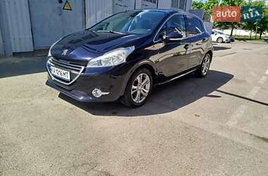 Хэтчбек Peugeot 208 2014 в 
