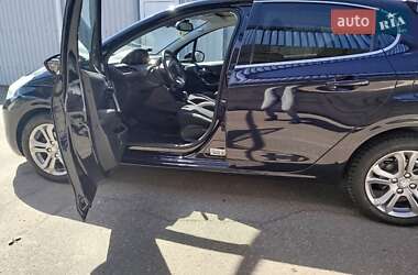 Хэтчбек Peugeot 208 2014 в 