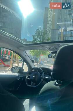 Хэтчбек Peugeot 208 2014 в 