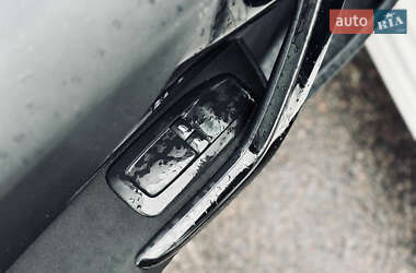 Хэтчбек Peugeot 208 2014 в 