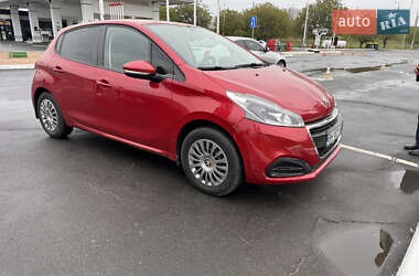 Хетчбек Peugeot 208 2015 в 