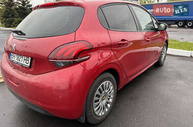 Хетчбек Peugeot 208 2015 в 