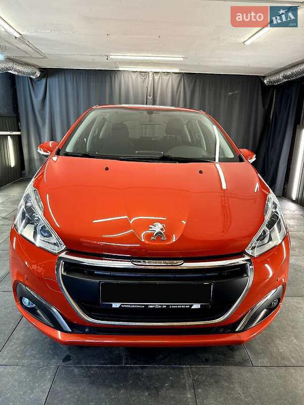 Хэтчбек Peugeot 208 2016 в 