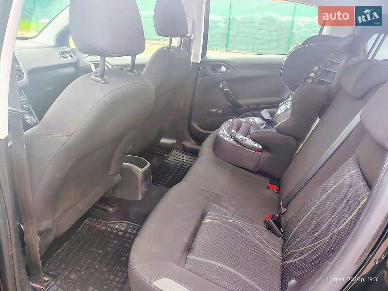 Хетчбек Peugeot 208 2013 в Львові