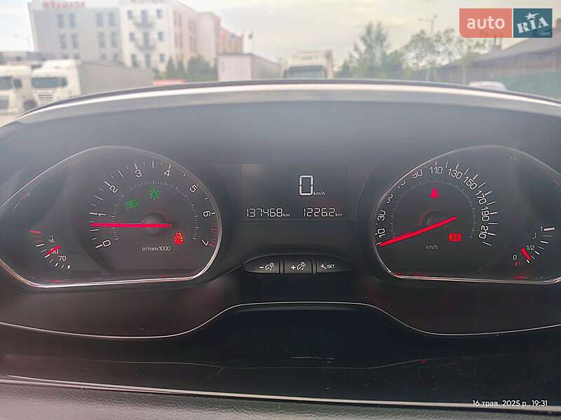 Хетчбек Peugeot 208 2013 в Львові