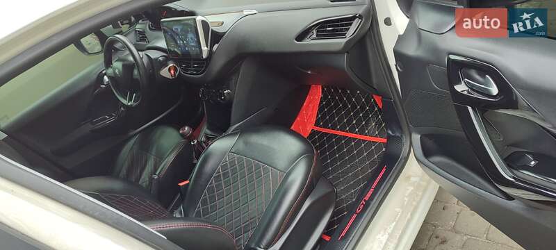 Peugeot 208 2013