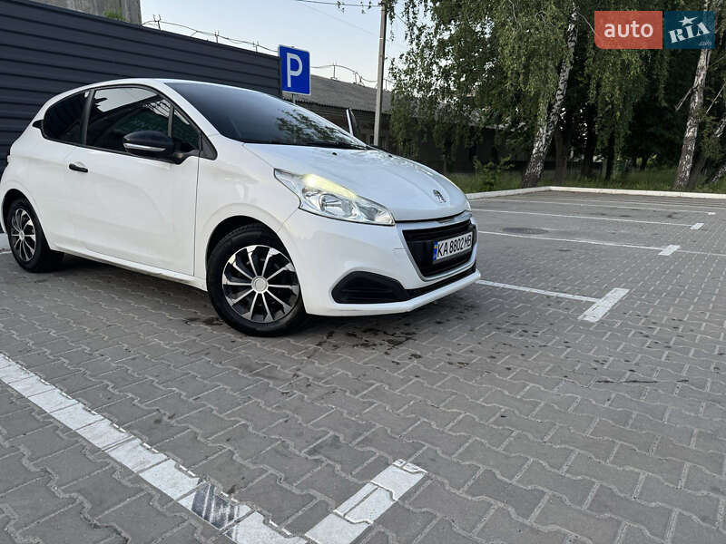Хетчбек Peugeot 208 2016 в Києві