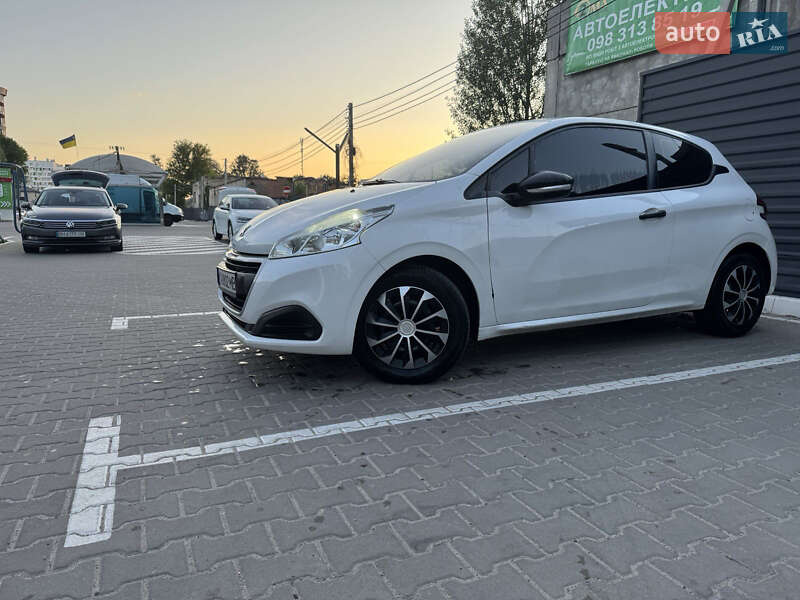 Хетчбек Peugeot 208 2016 в Києві