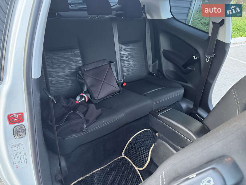 Хетчбек Peugeot 208 2016 в Києві