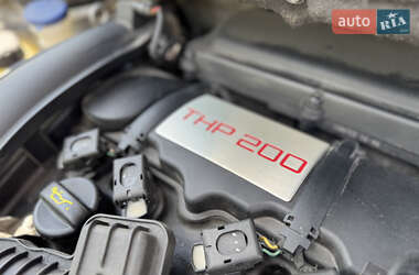 Хетчбек Peugeot 208 2013 в 