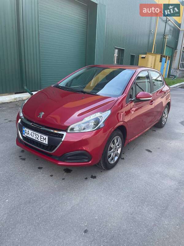Хетчбек Peugeot 208 2016 в 