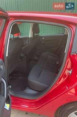 Хетчбек Peugeot 208 2016 в 
