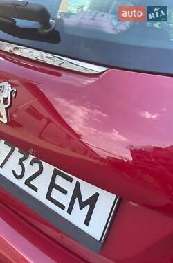 Хетчбек Peugeot 208 2016 в 