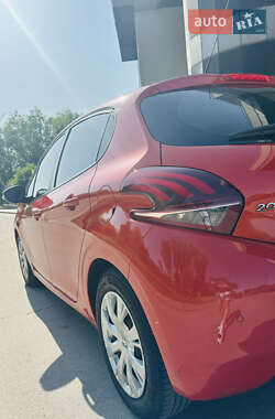 Хэтчбек Peugeot 208 2016 в 