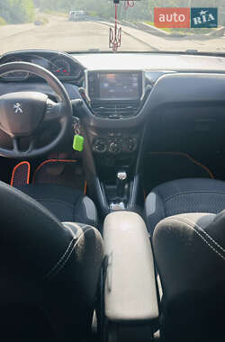 Хэтчбек Peugeot 208 2016 в 