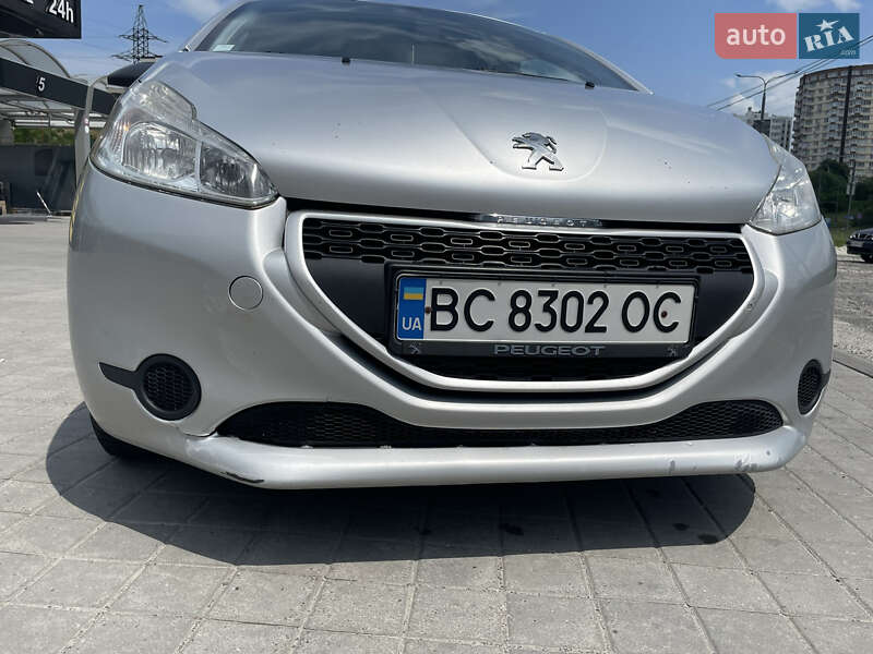 Хетчбек Peugeot 208 2014 в Львові