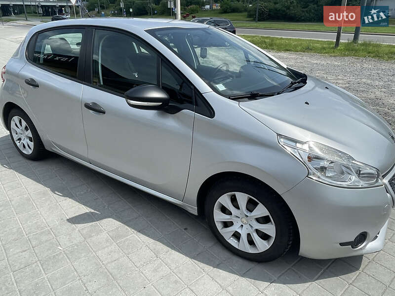 Хетчбек Peugeot 208 2014 в Львові