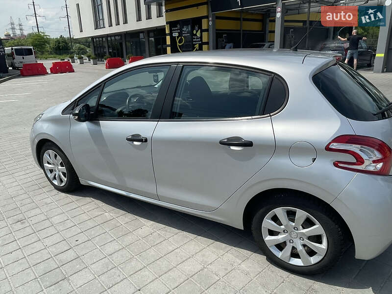 Хетчбек Peugeot 208 2014 в Львові