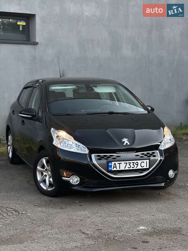 Хэтчбек Peugeot 208 2013 в 