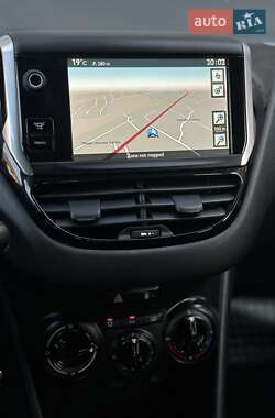 Хэтчбек Peugeot 208 2013 в 