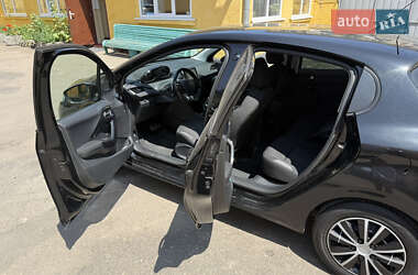 Хетчбек Peugeot 208 2013 в 