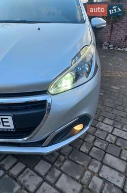 Хетчбек Peugeot 208 2015 в 