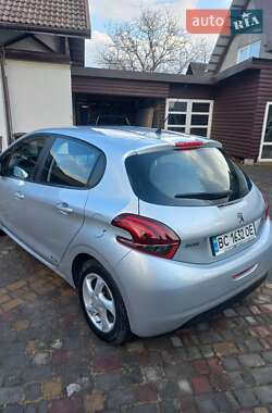 Хетчбек Peugeot 208 2015 в 