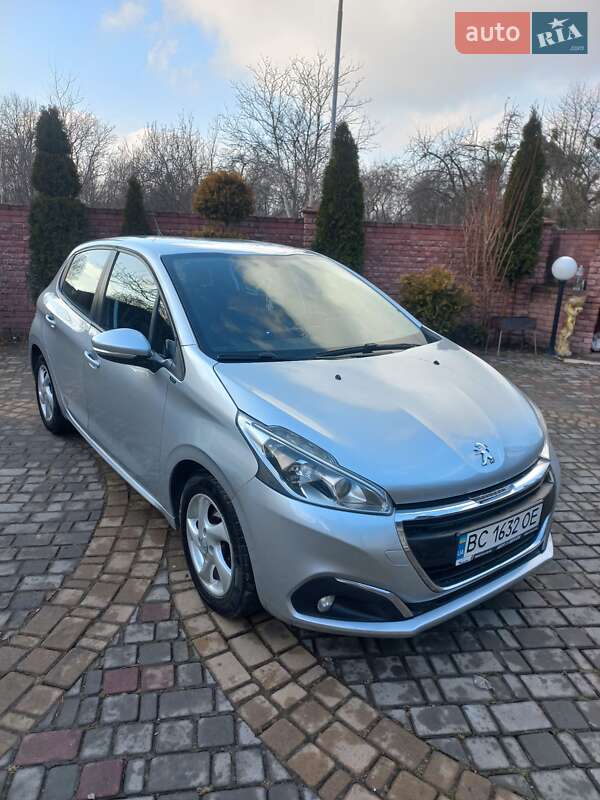 Хетчбек Peugeot 208 2015 в 