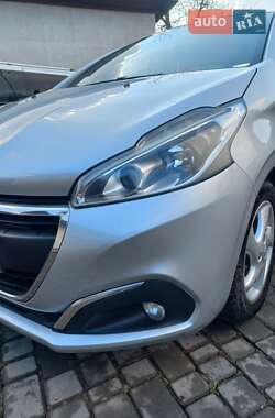 Хетчбек Peugeot 208 2015 в 