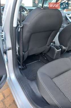 Хетчбек Peugeot 208 2015 в 