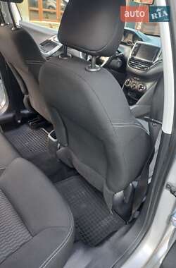 Хетчбек Peugeot 208 2015 в 