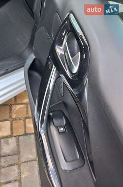 Хетчбек Peugeot 208 2015 в 