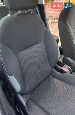 Хетчбек Peugeot 208 2015 в 