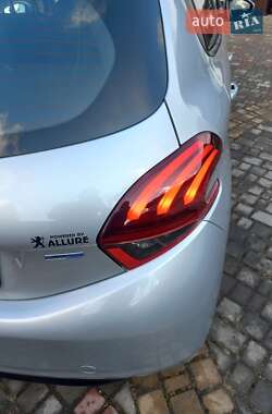 Хетчбек Peugeot 208 2015 в 
