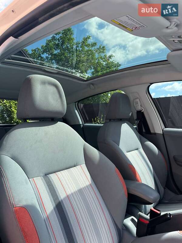 Хетчбек Peugeot 208 2013 в Луцьку