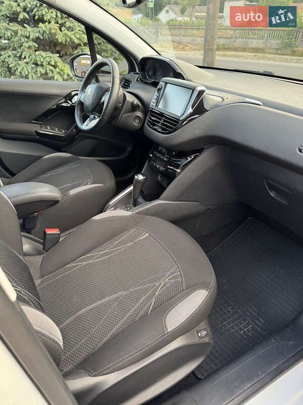 Хэтчбек Peugeot 208 2013 в Виннице