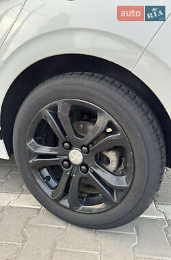 Хэтчбек Peugeot 208 2013 в Виннице