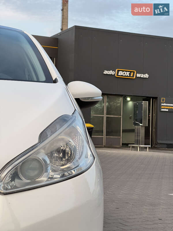 Хэтчбек Peugeot 208 2013 в Виннице