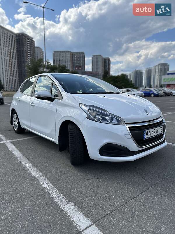 Хэтчбек Peugeot 208 2017 в Киеве